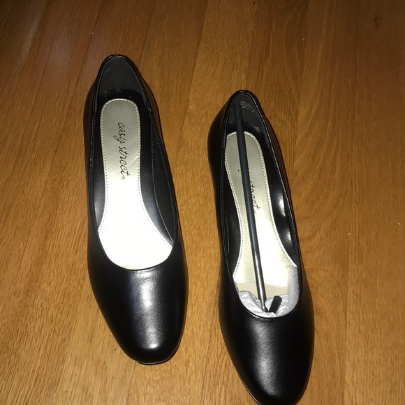 easy street black pumps